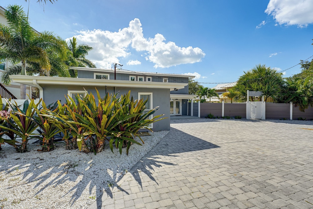 Gulf Coast Luxury! Quiet Home 4 Mi to Sponge Docks