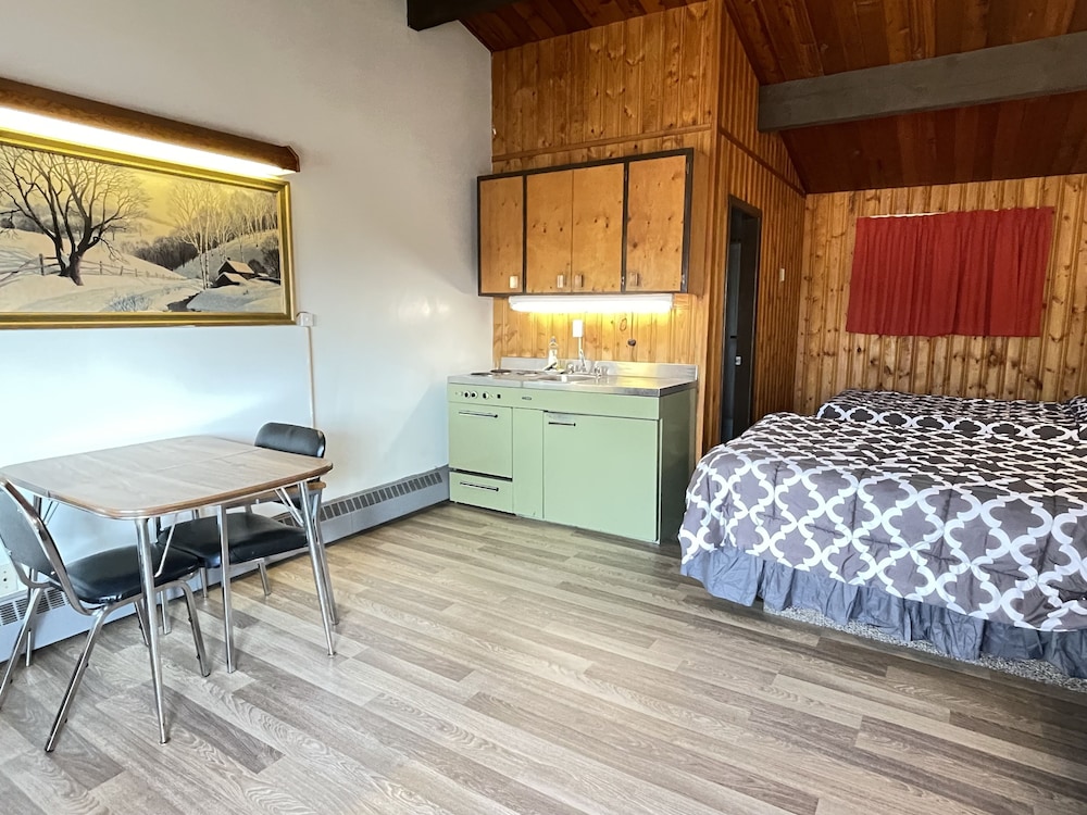 Pembina River Inn