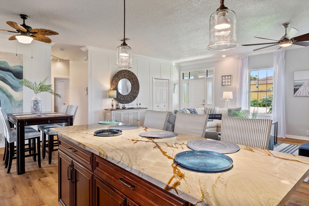 Beach Cottage 3 Bed 2 Bath Heated Pool Free Golf Cart Bring Your Boat RV Private 1AC lot