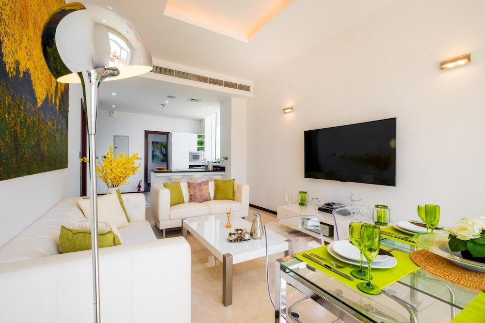 Exquisite 2BR w Exclusive Beach Access at the Palm