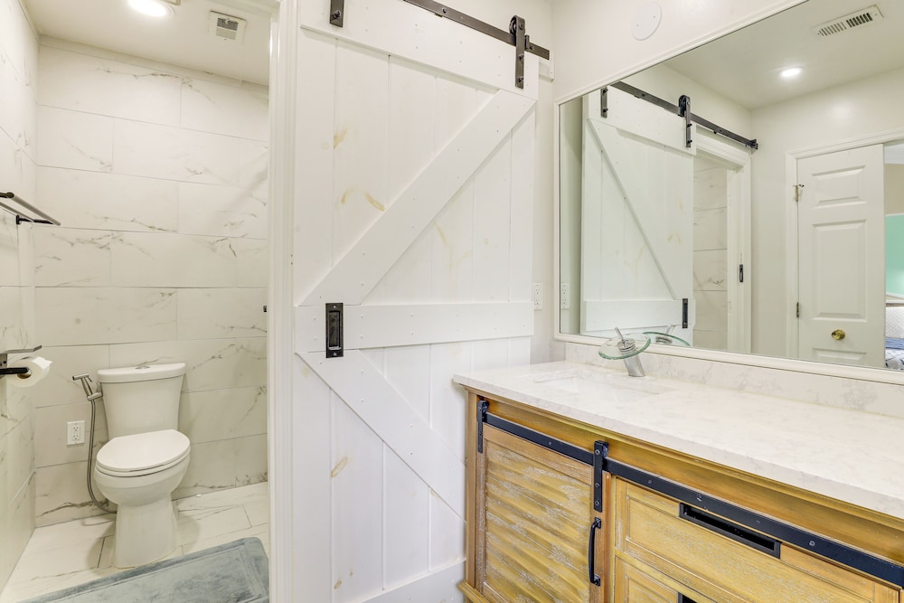 Fenced Yard & Pool Access: Lawrenceville Retreat!