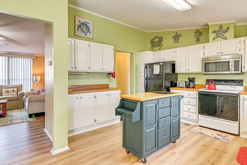 Walk to Surfside Beach: Home w/ Pool Access