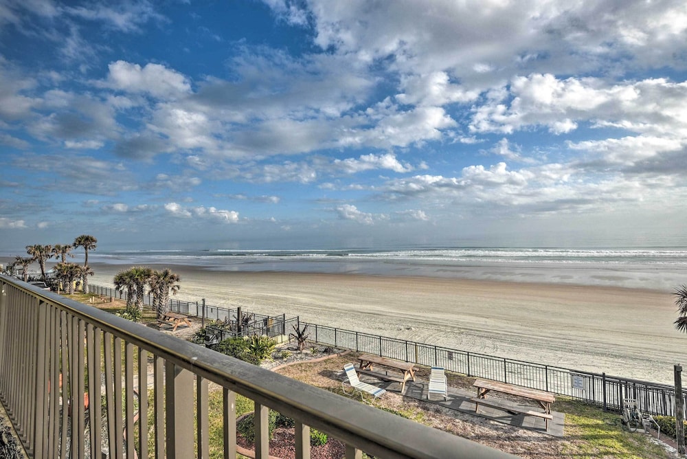 Daytona Beach Studio w/ Pool + Ocean Access! view 3