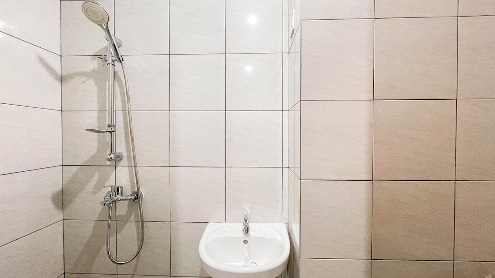 Basic Studio (No Kitchen) Near Unhas Bandaraya - Tallasa City Makassar Apartment