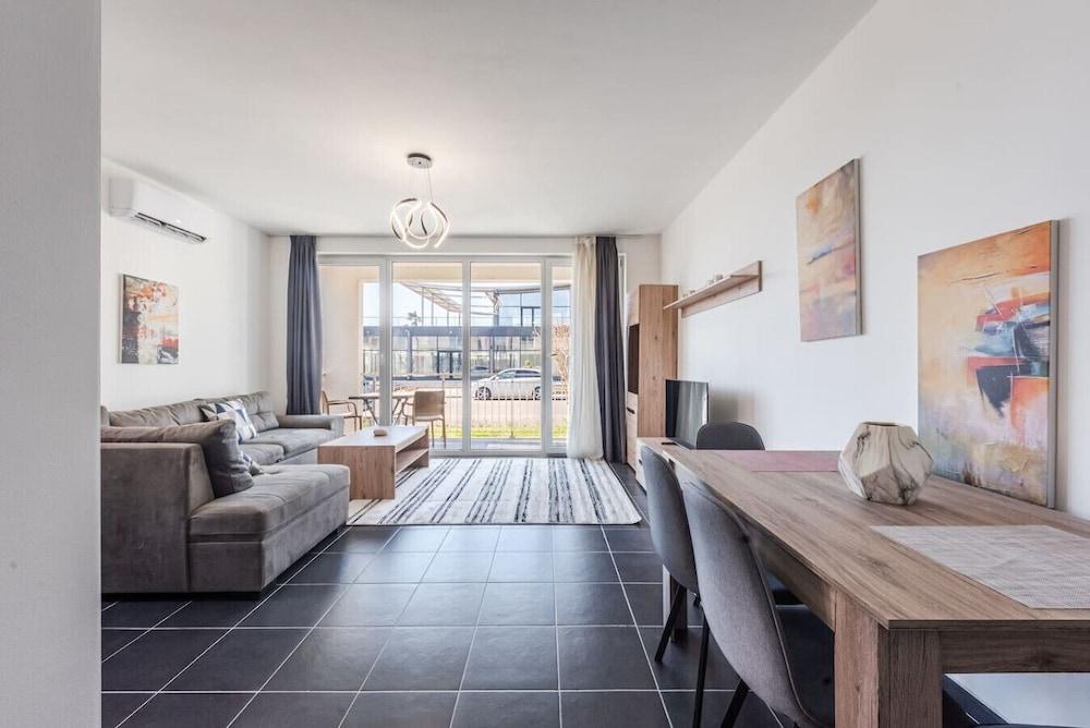 Coastal Haven Talea in Tale