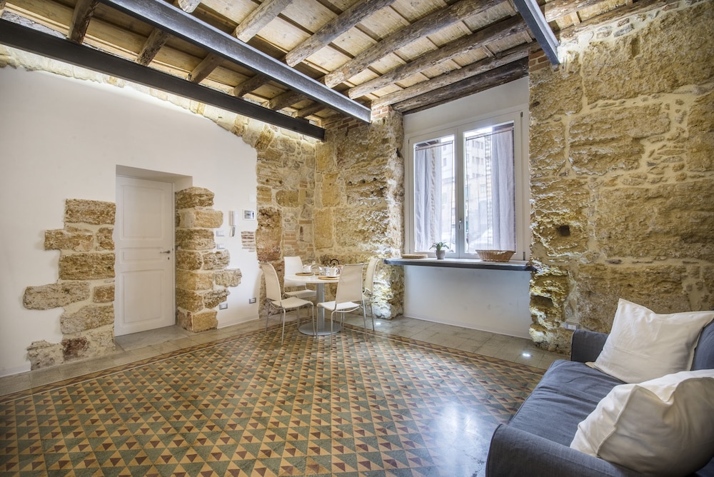 Stylish Home in Front of Casa Professa