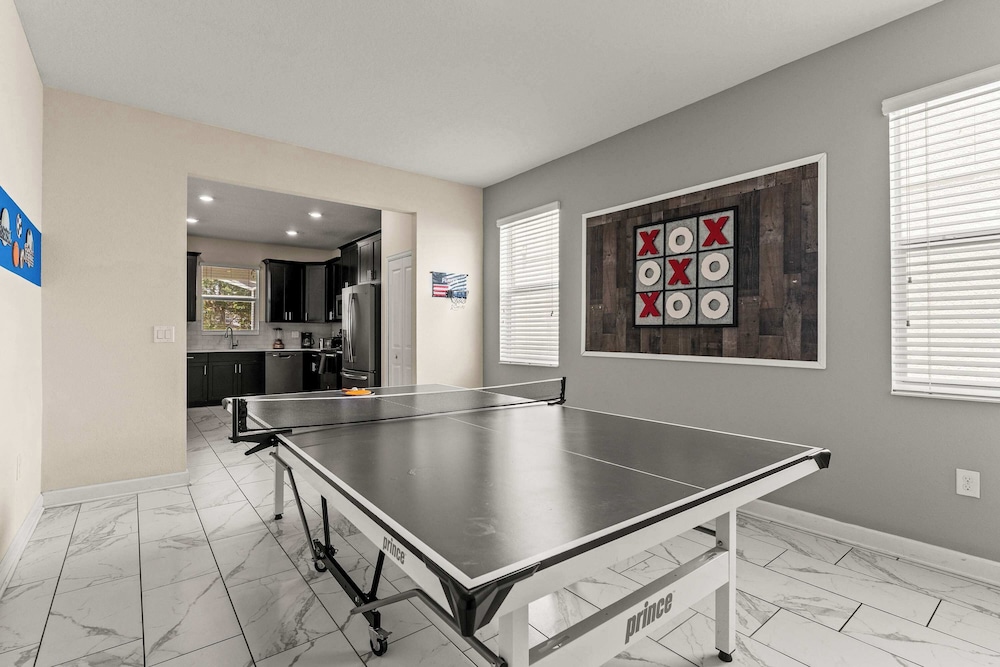 Resort Vibes At Championsgate - Home for 14 With Private Lanai