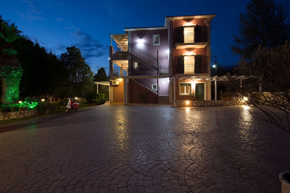 Dina Apartments