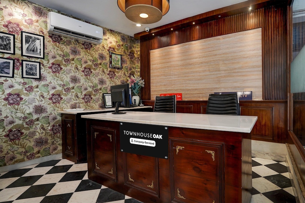 Elegant Stays With Rooftop Restro and Hill View