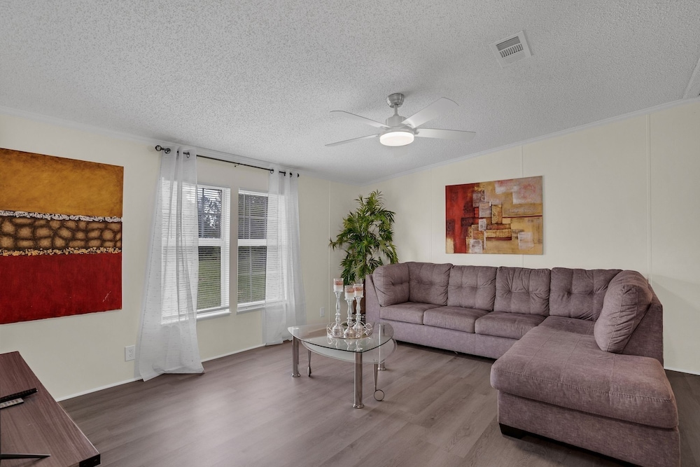 Relaxing 4br Hideaway In Groveland 4 Bedroom Cottage by RedAwning - Property Image 15