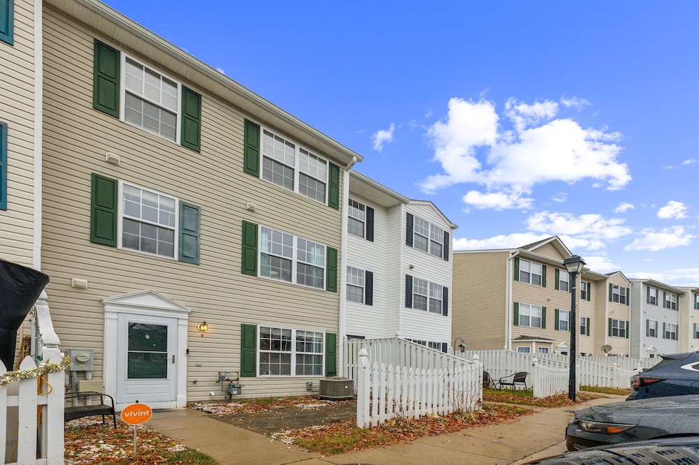 Cozy Coastal Retreat In The Heart Of Annapolis 3 Bedroom Townhouse