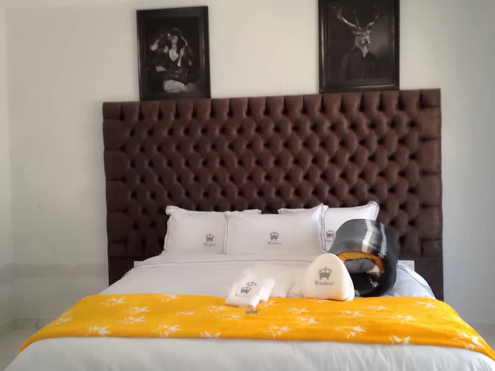 Luxury 3 Bedroom Self Catering Apartment- Masvingo