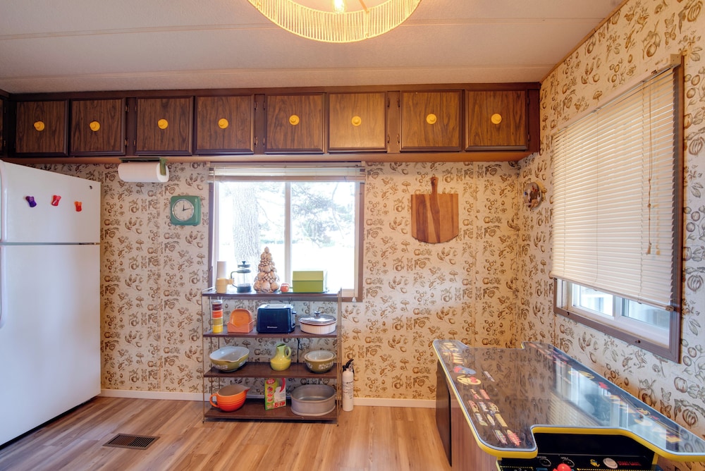 Walk to Beach! Fun Retro Retreat in Ocean Shores