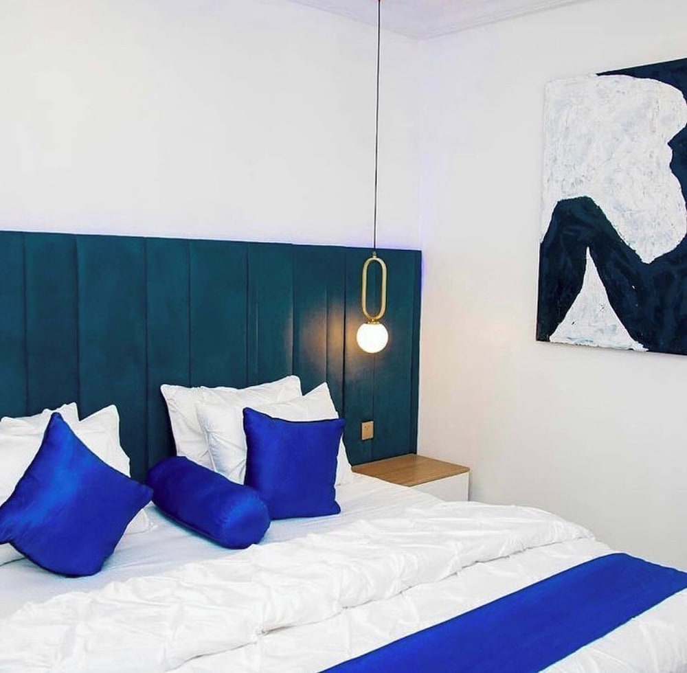 R-oak Hotel and Apartment