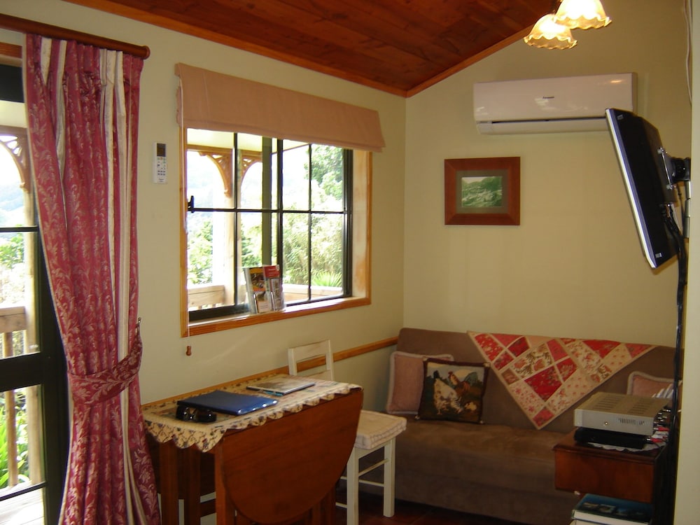 Karangahake Gold 'n Views Cottage