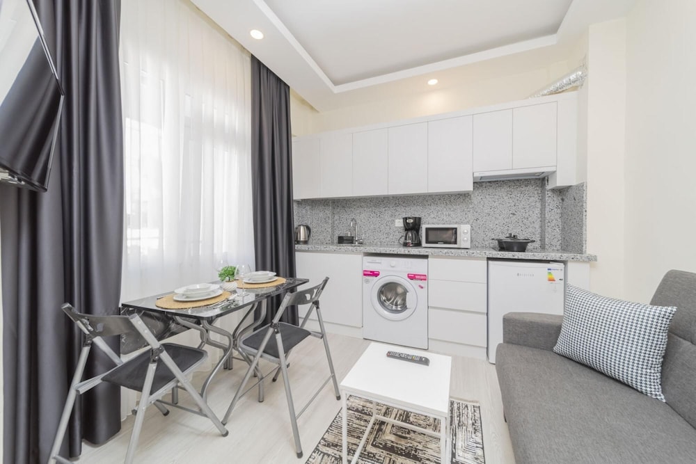 Cozy Flat w Balcony 10 min to Mermerli Beach