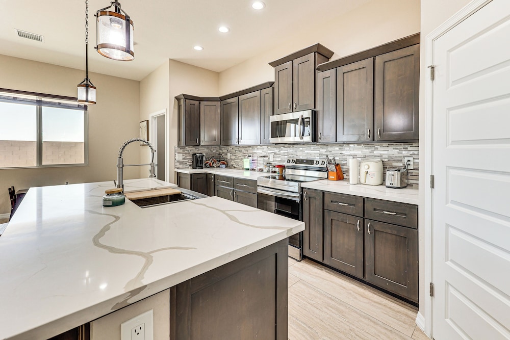 3 Mi to Colorado River: New-build Family Home!