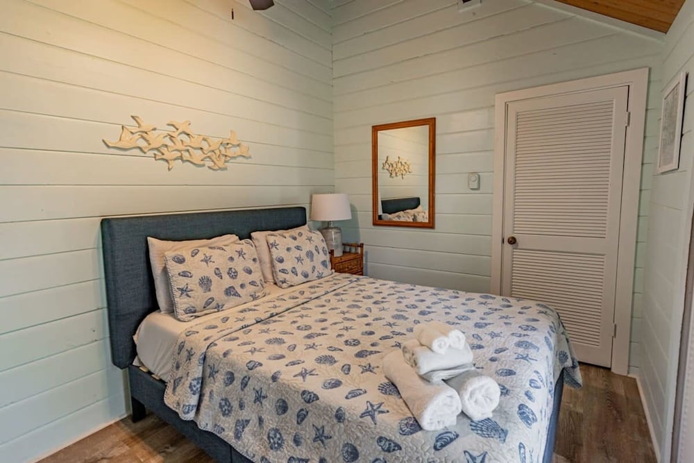 Pelican Beach Private Ocean Front Beach House- Sleeps 10 Bring Your Surf Boards