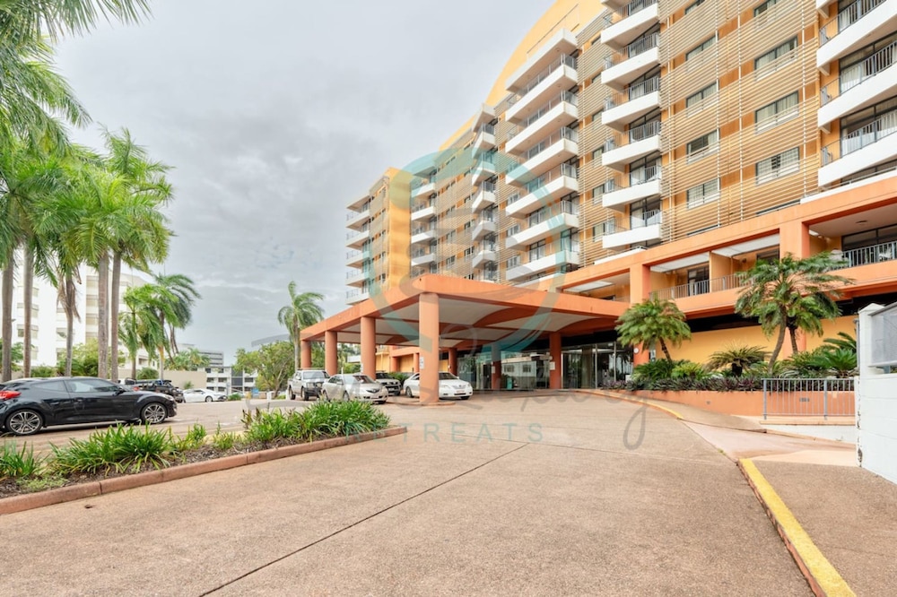 Coastal Splendor Seaview Pool Balcony Dining - Image 1