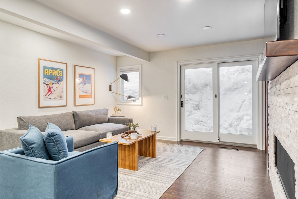 Explorer by Avantstay Close to Slopes Game Room Guest Suite