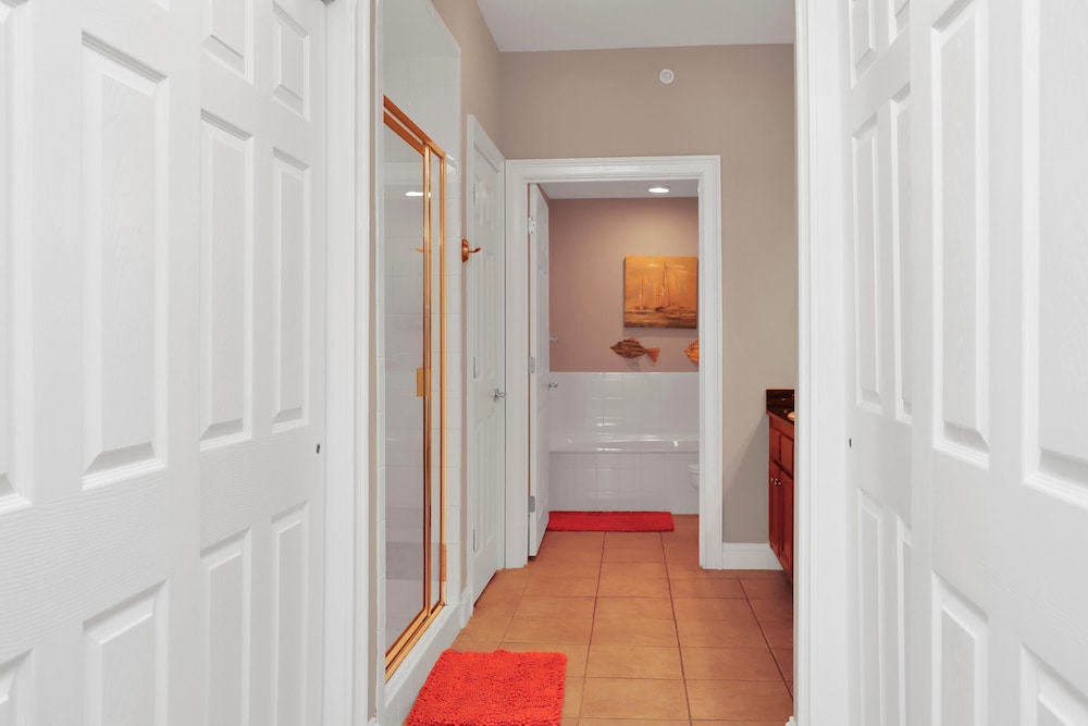 Paradise Shores 105