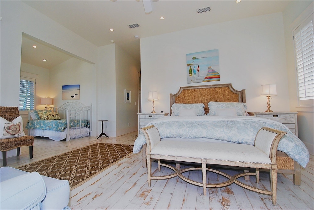 Bella Casa - Private House With Hot Tub 4 Bedroom Home by RedAwning