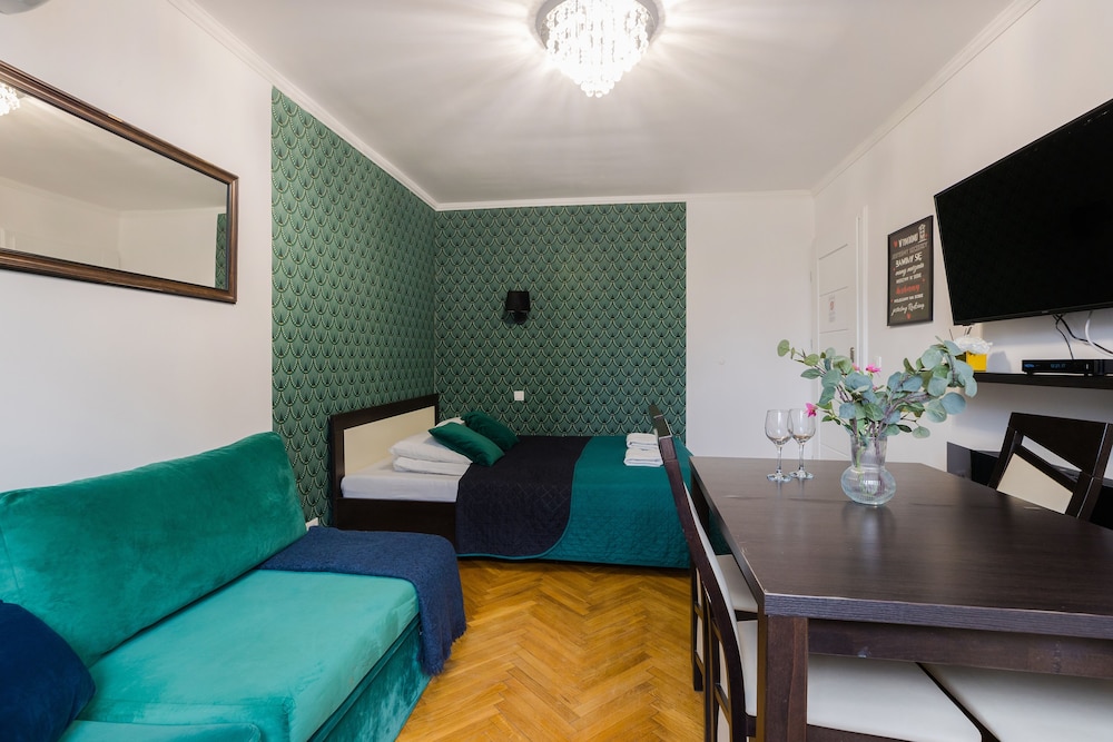 UNIT Short Rent Apartment by Warsaw Metro Station