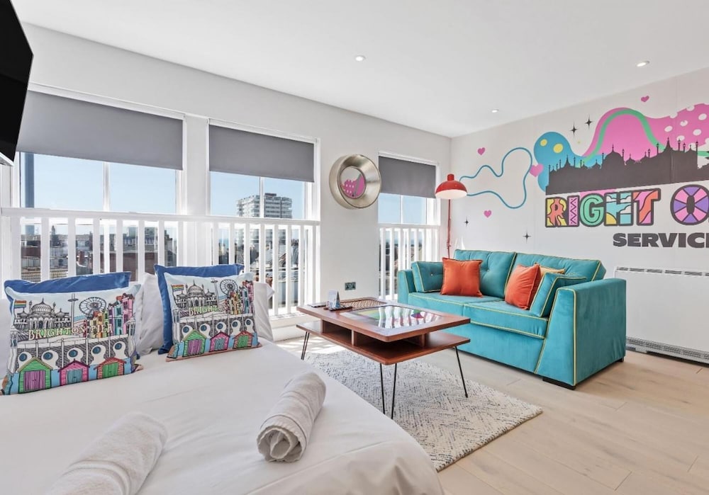 Right On Bright On Apartment 1D - City Centre Luxury Apartments view 4