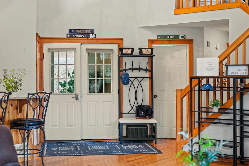 Mountain Escape With Game Room Balcony Stunning Views in the Poconos Christina