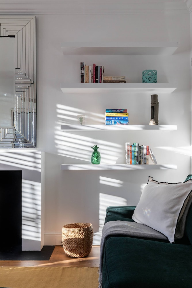St Stephen's Gardens VII by Onefinestay
