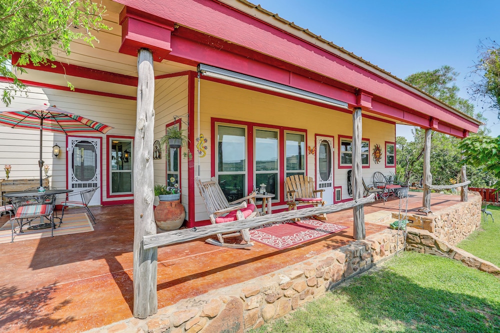 Medicine Park Cottage: Walk to Lake Lawtonka! view 4
