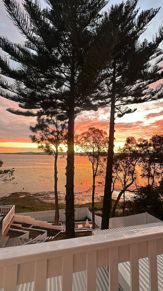 Dreamy Lake Retreat & Sunsets