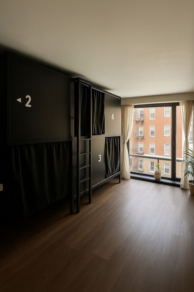 Nap York Express at LIC Manhattan View