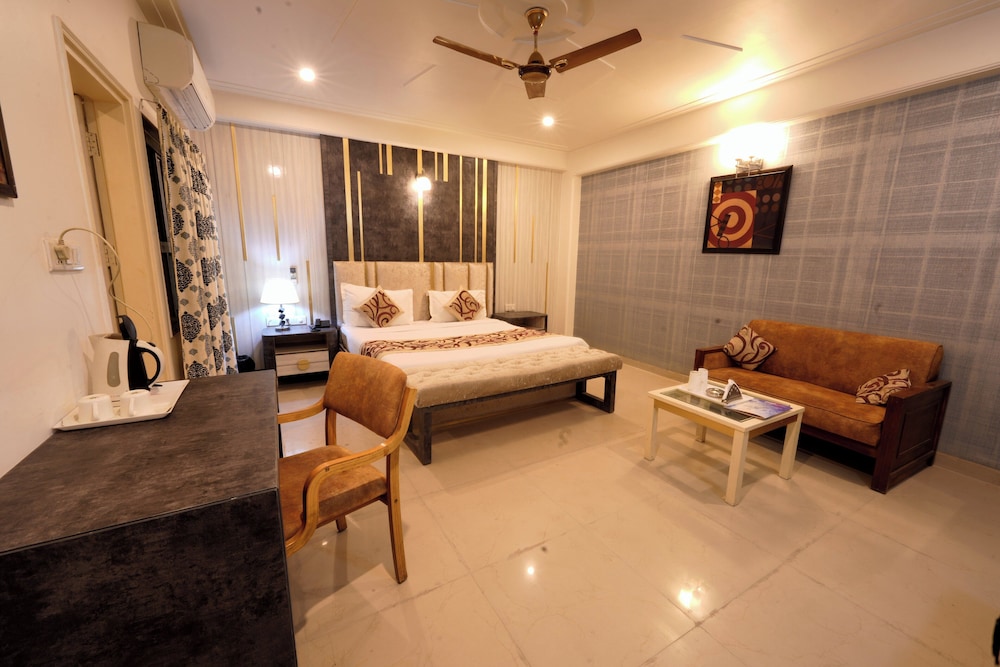 Hotel Opera Delhi Airport