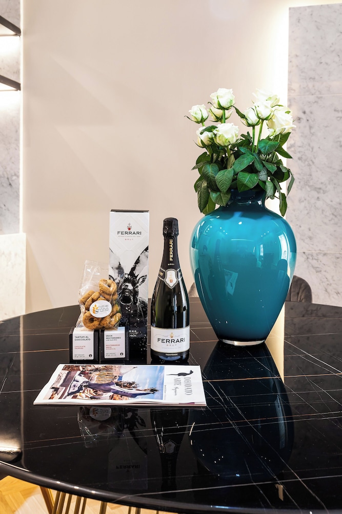 Spanish Steps Apartments