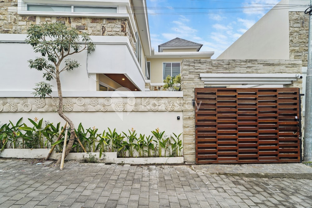 Serava Villa by Kozystay - Canggu