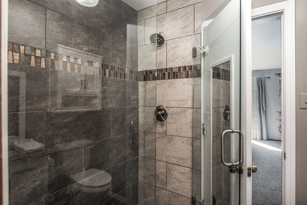 Tis Holiday Haus by Ruidoso Vacation Rentals