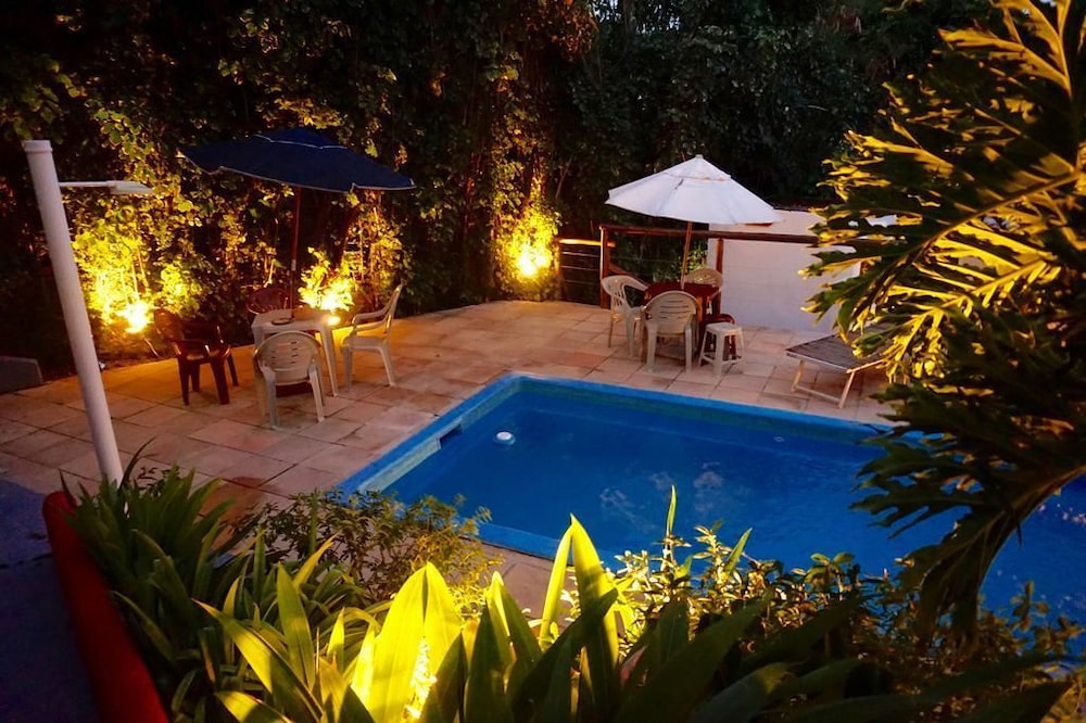 Novos Baianos Hostel e Suites