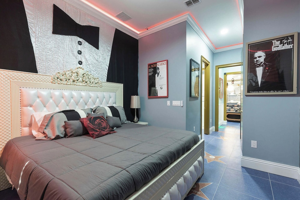 Luxury Mansion w Pool Sleeps 60