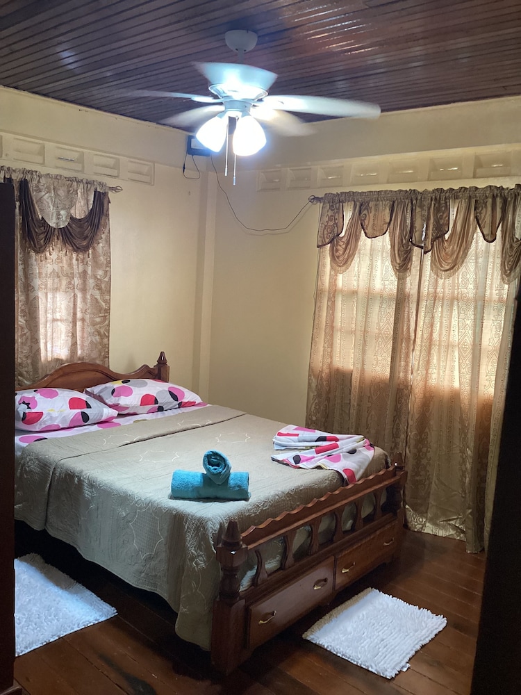 Lania Cottage