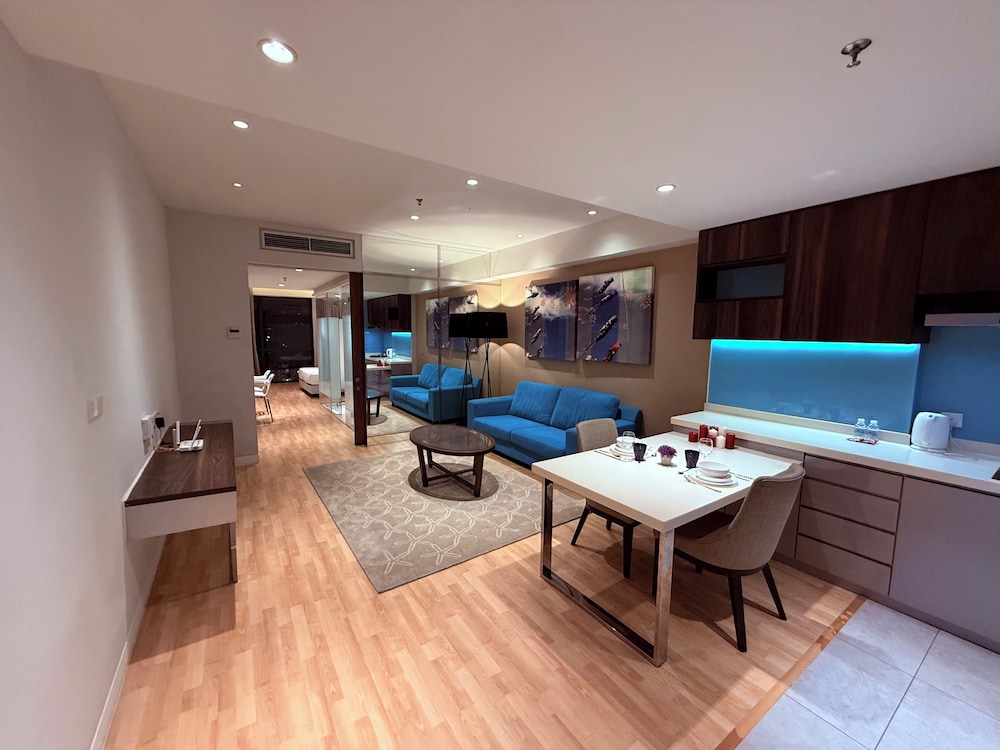 D'Majestic Place by Roomy
