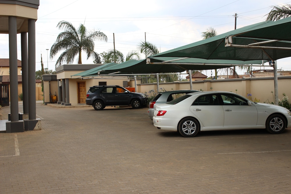 Four Pillars Lodge