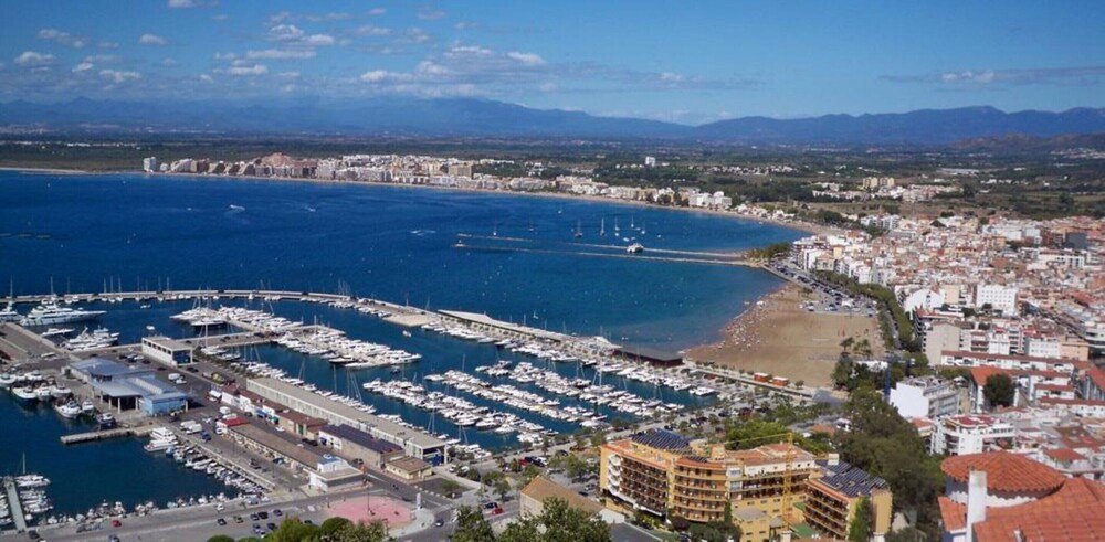 Apartment in Roses Near Sandy Beach