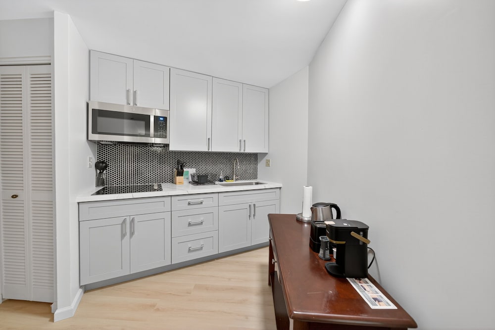 Chic Dt Honolulu Executive Condo 1 Bedroom Condo