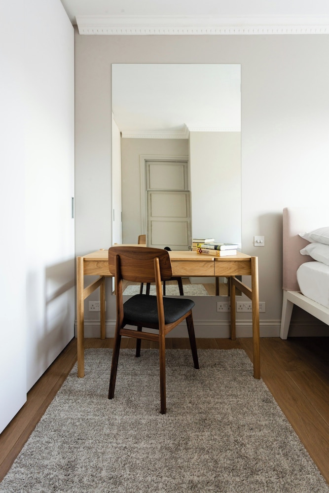 Cresswell Gardens IV by Onefinestay