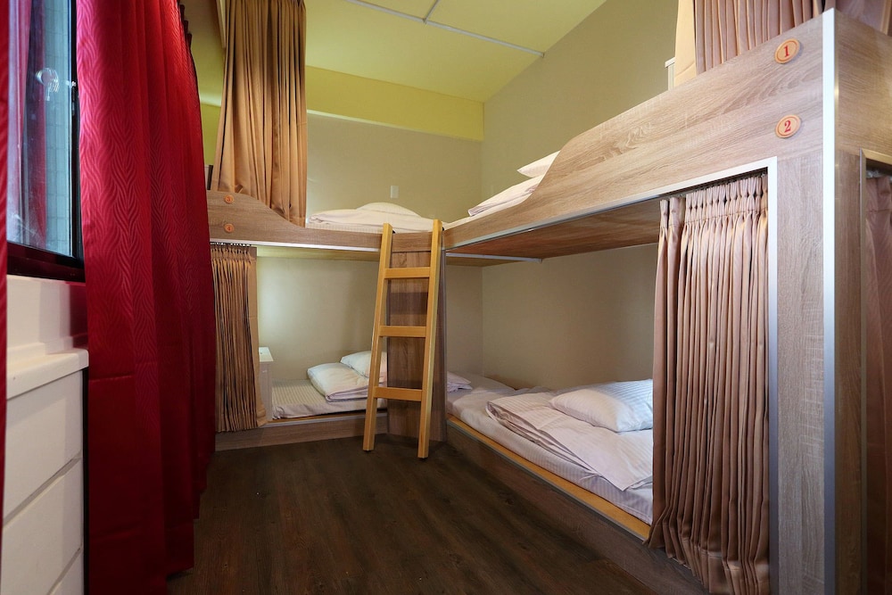 Corner House - Hostel