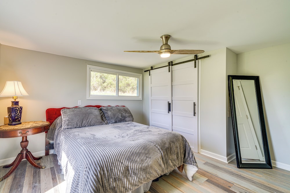 3 Mi to Caesars Casino: Indiana Retreat w/ Patio!