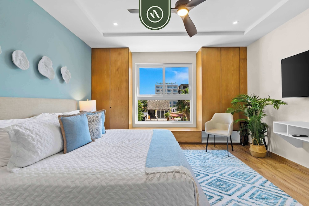 New Stylish 1 BR Condo - Ocean Views - Flex Room