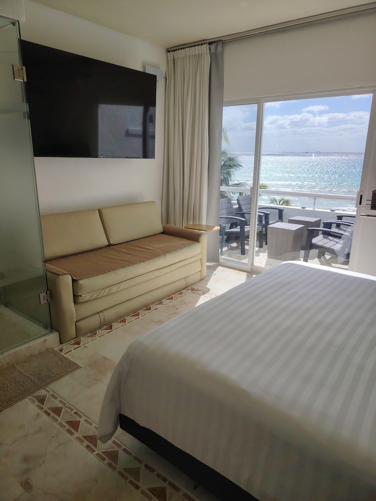 Beach front-Ocean View Studio -Hotel Sunset Fishermen condo 344/C