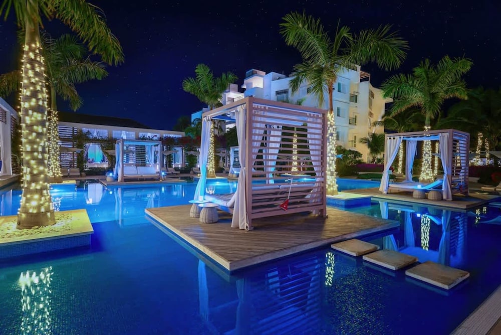 Private Oceanfront Luxury Infinity Pool Slide